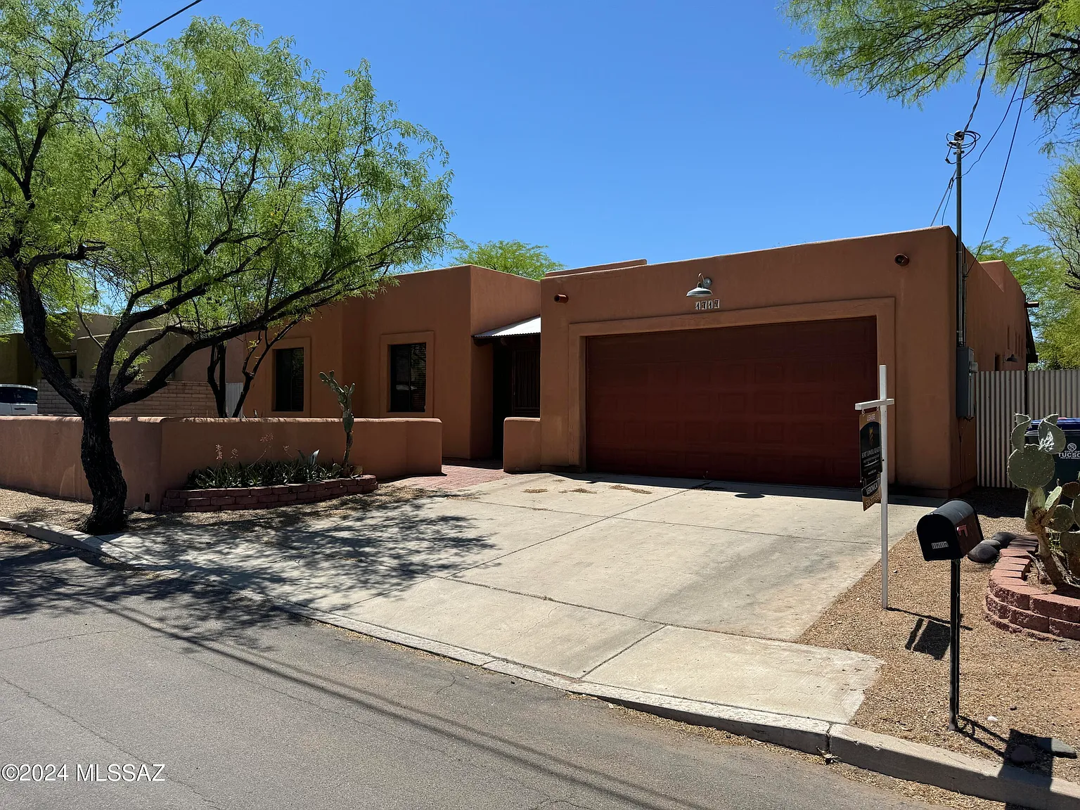 3 bed, 2.0 bath, 1863 sqft, $1,895 — Photo 1