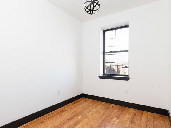 5th image of 2621 Newkirk Ave #3C