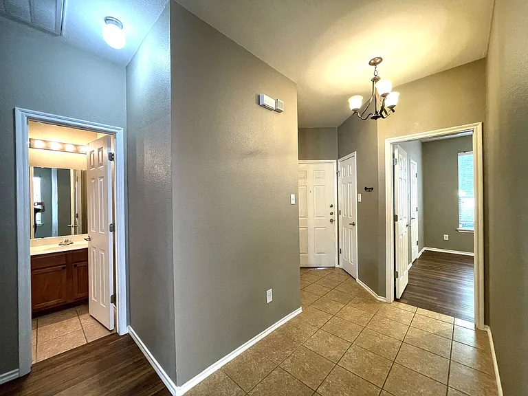9109 Nathaniel Dr — Photo 19
