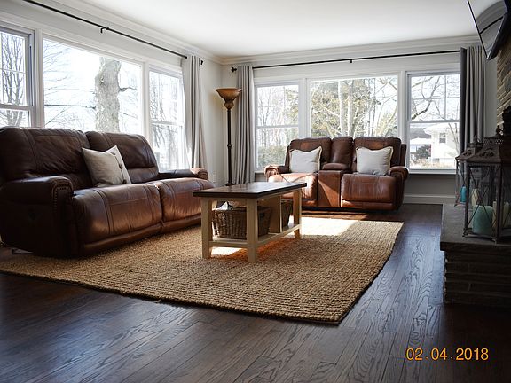 4th image of 1758 Summit St