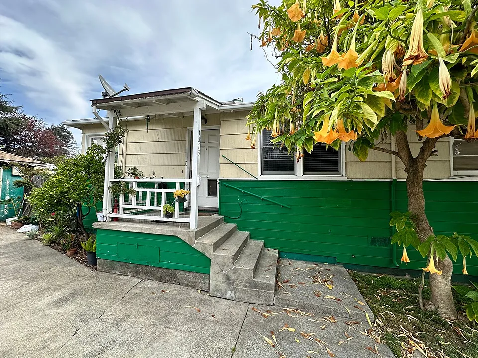 1513 Berkeley Way