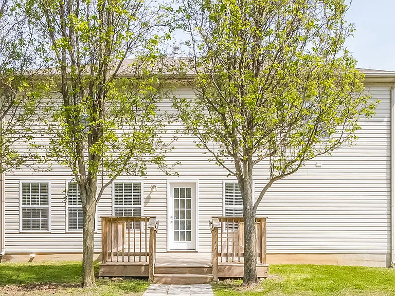 2164 Spring Hill Cir — Photo 15