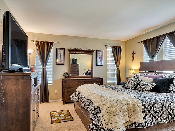 4th image of 28424 Gatineau St