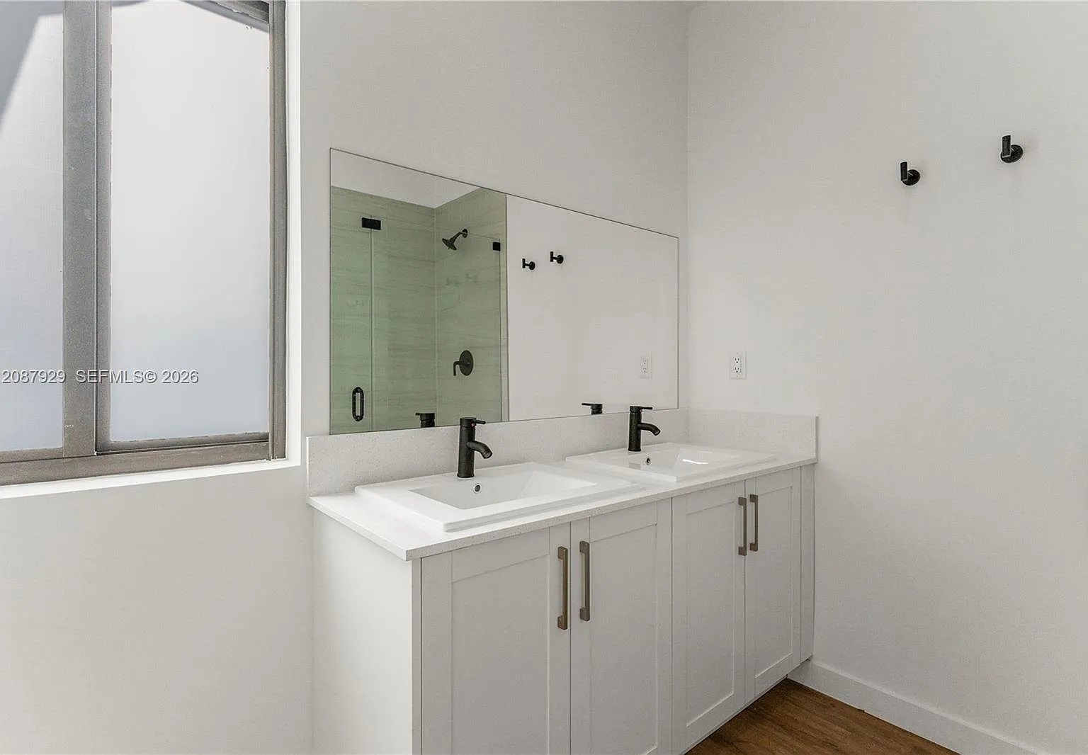 4 bed, 3.0 bath, $3,000 — Photo 3