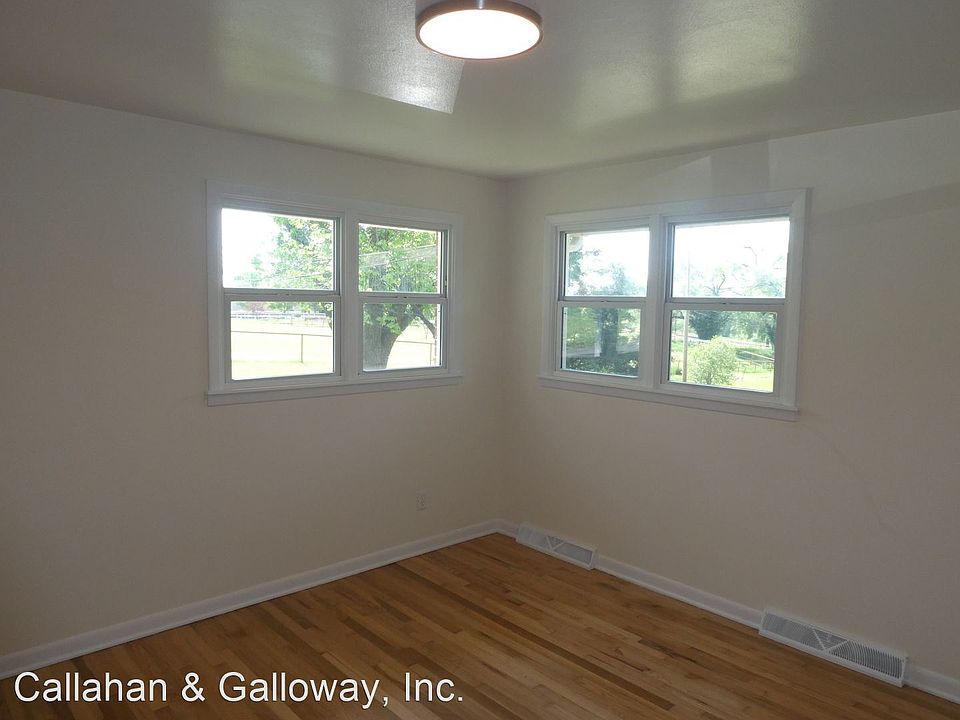2nd image of 305 North Blvd #A