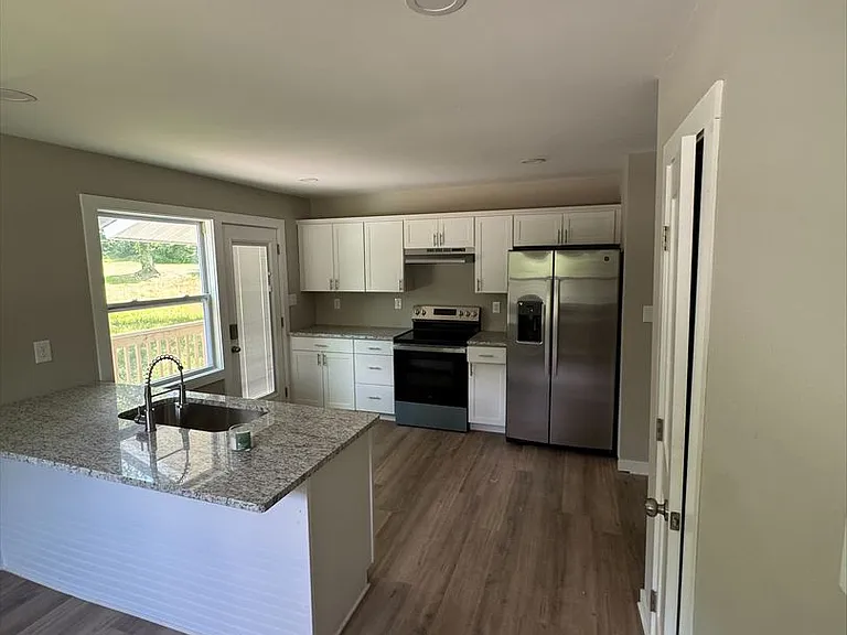 982 Webb Cir — Photo 3