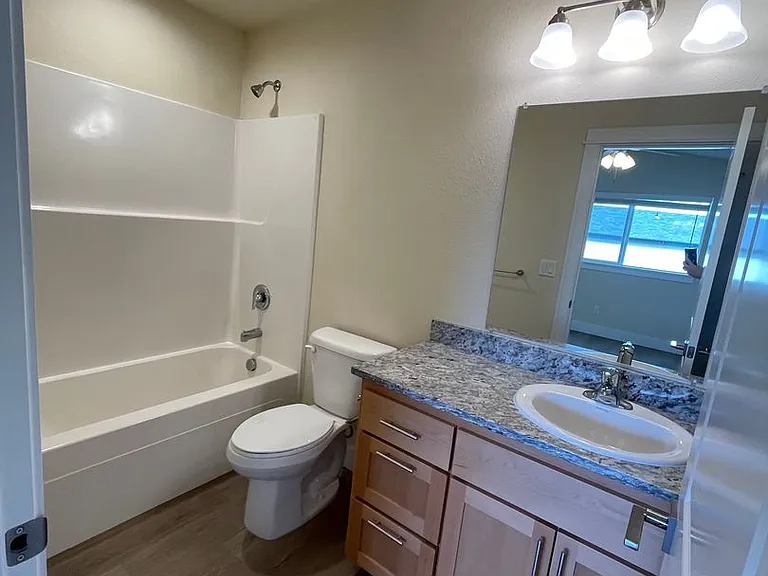 2587 Justine Ln — Photo 13