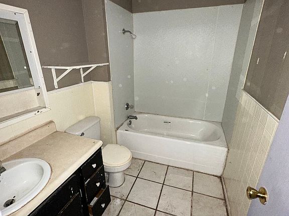 2nd image of 1116 Flat Rock Cir