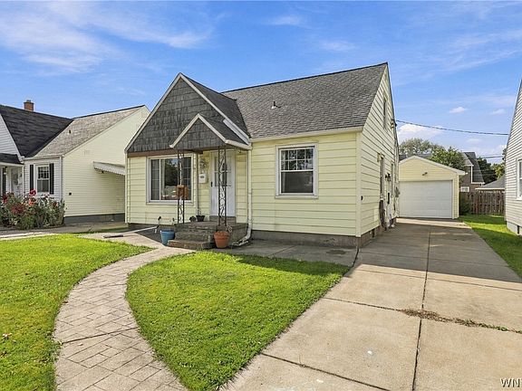 3rd image of 2422 Eggert Rd