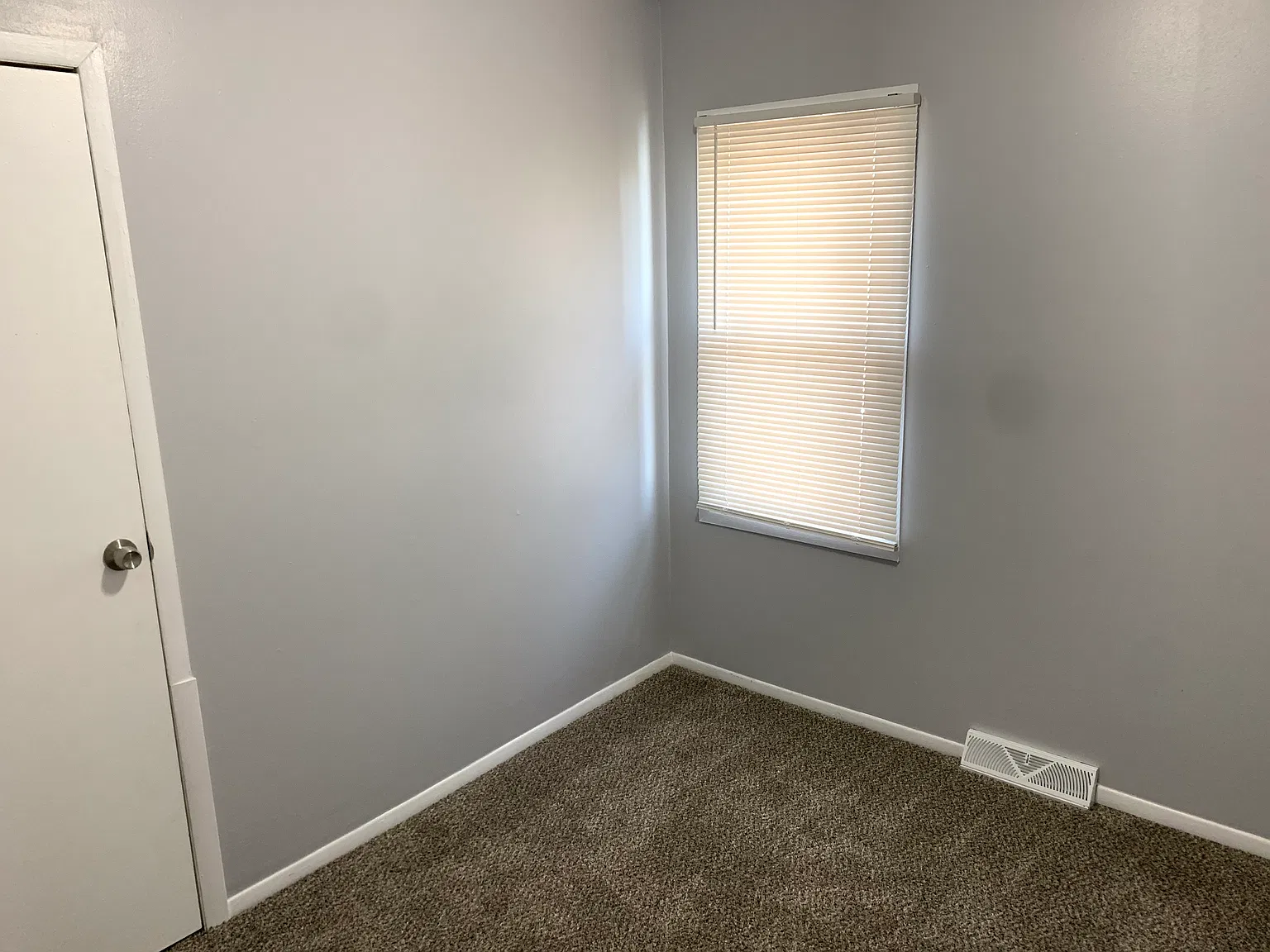 3 bed, 920 sqft, $935 — Photo 4