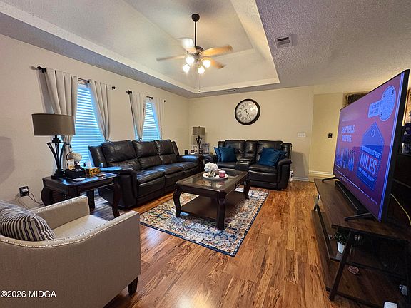 5th image of 322 Manchester Ln