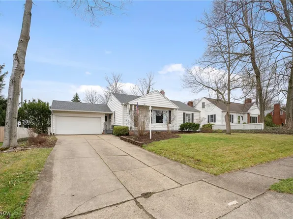 1140 Overlook Dr, Alliance, OH 44601