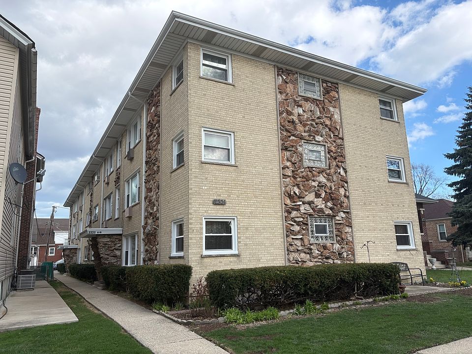 1st image of 2331 N Sayre Ave APT 2D