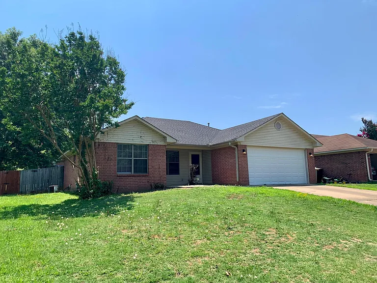 1645 Southern Hills Dr — Photo 3