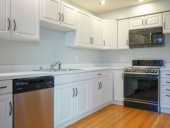 5th image of 1011 W Dickens Ave #10