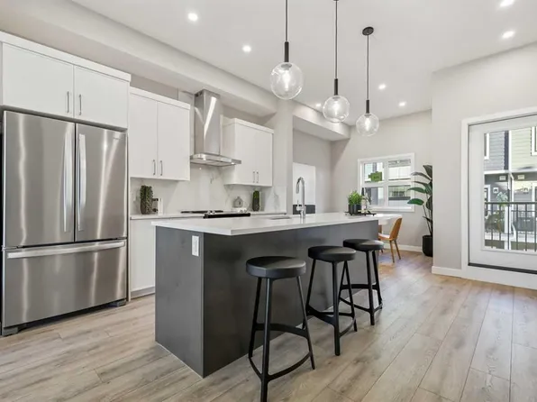 185 S Mahogany Gdns SE #402, Calgary, AB T3M 2S2