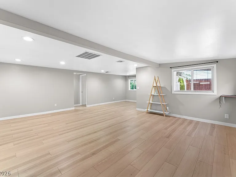605 L Ave — Photo 10