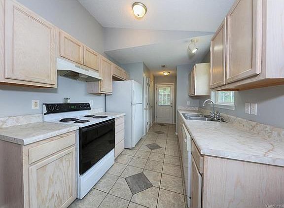 4th image of 500 Gray St
