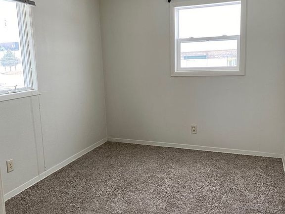4th image of 806 3rd Ave NE #1/2