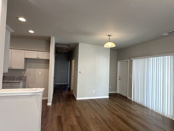 4th image of 518 S Summit St #101-103
