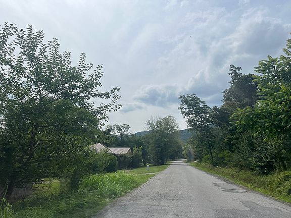 4th image of 3842 Old Catawba Rd