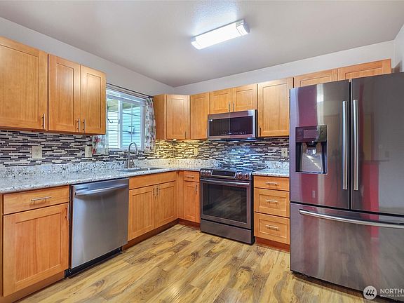 5th image of 16828 40th Avenue NE #A