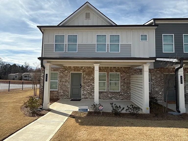 333 S Point Blvd — Photo 2