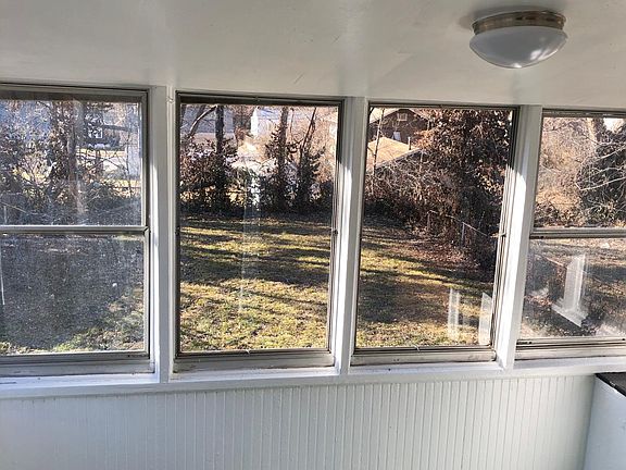 2nd image of 2819 Lyndhurst Ave
