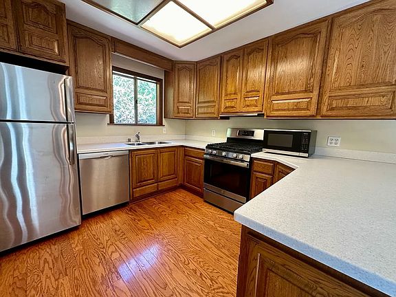 2nd image of 3232 Clifton Ct