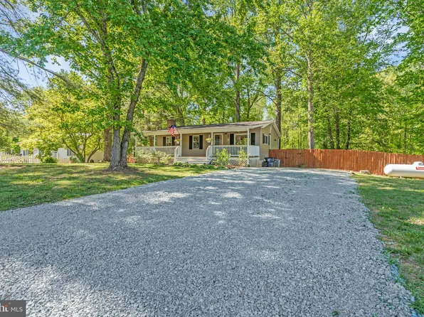 7 Hidden Lake Dr, Stafford, VA 22556