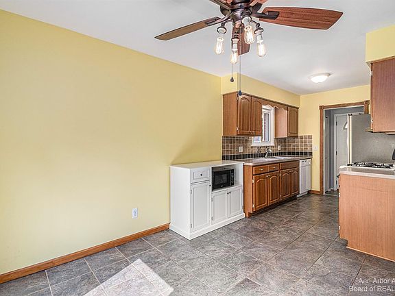 5th image of 3300 Fernwood Ave
