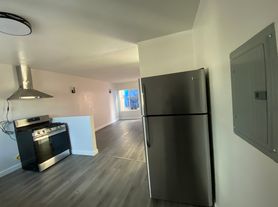 1515 E 20th St, Long Beach, CA