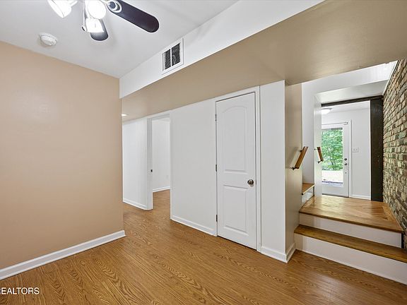 26th image of 3521 Montlake Dr