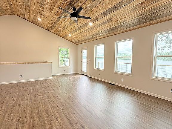 Vaulted Ceil Main room