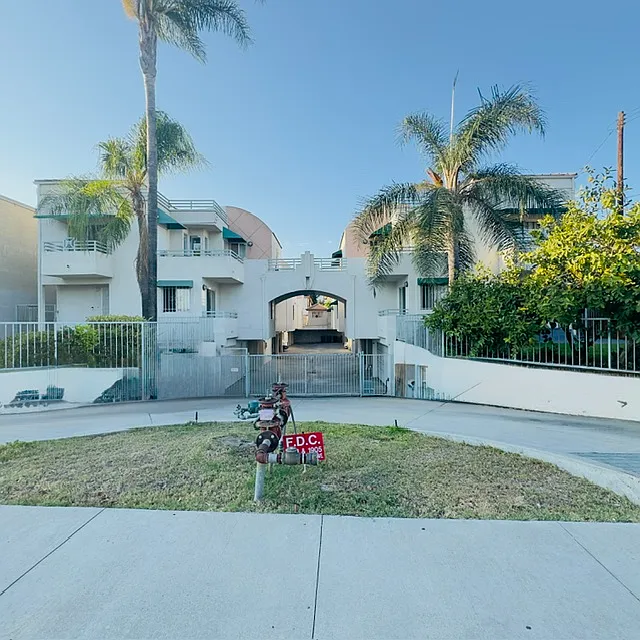 3 bed, 1452 sqft, $3,400 — Photo 1