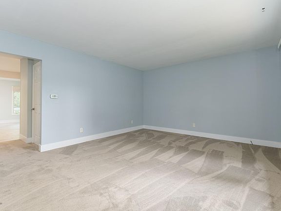 4th image of 4104 Waterview Dr