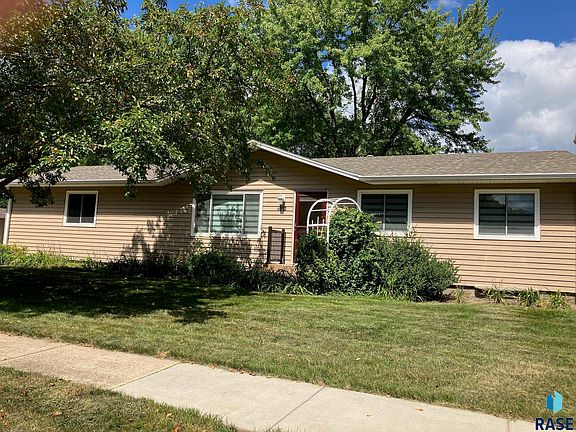 3rd image of 6512 W Essex Dr