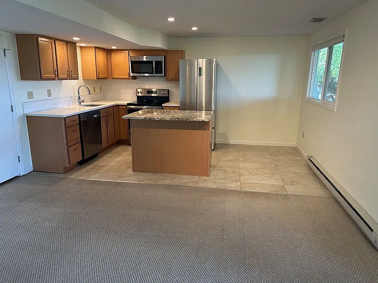 2265 Vassar Dr — Photo 2