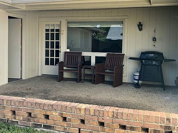 Covered Patio and Grill