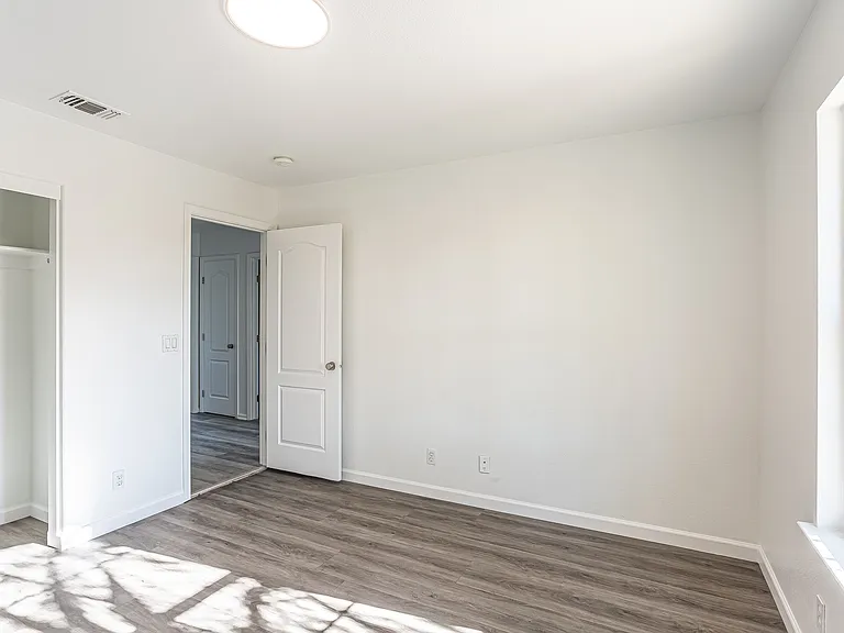 2337 N Silvervale St — Photo 43
