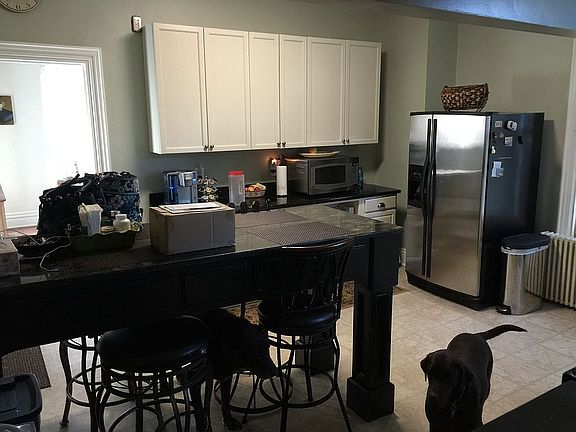 Modern eat in kitchen