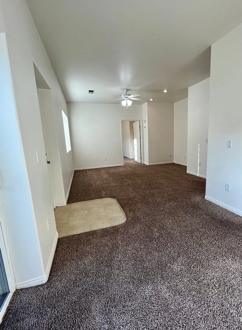 2974p -097.1- 712 Meadow Grove Ct. MG — Photo 2