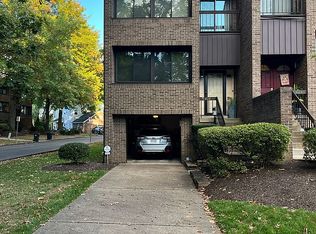 828 Fairways Dr, Oakmont, PA 15139
