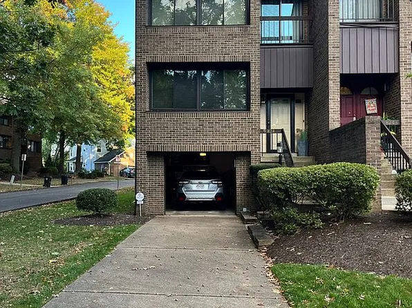 828 Fairways Dr, Oakmont, PA 15139