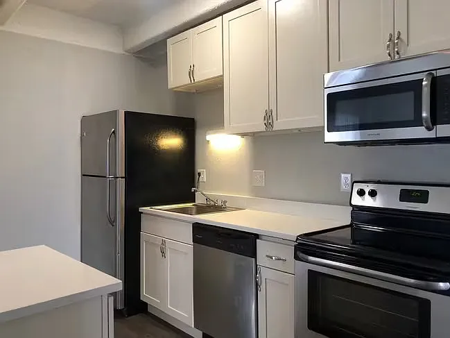 Montego Apartments — Photo 2