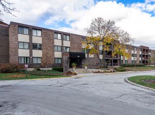 450 Raintree Ct UNIT 1B, Glen Ellyn, IL 60137