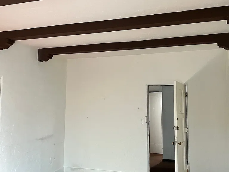 945 Hilgard Ave #105 — Photo 5