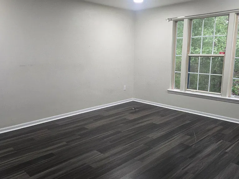 905 Woodbridge Ct #F — Photo 10