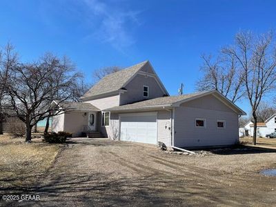 305 Forest St, Lankin, ND, 58250