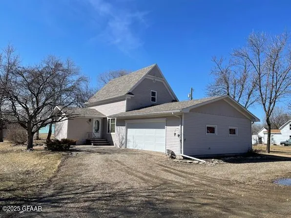 305 Forest St, Lankin, ND 58250